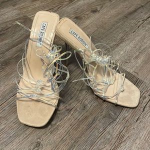 Lace up heels at the bottom of your legs